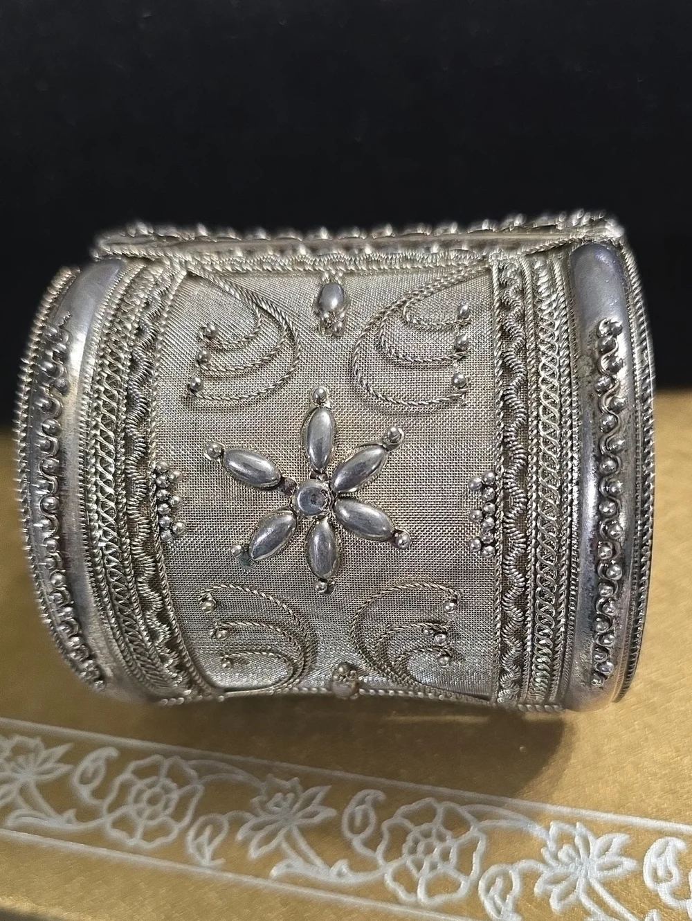 Vintage Ornate Tribal Etruscan Silver-Tone Floral Mesh Metal Wide Cuff Bracelet